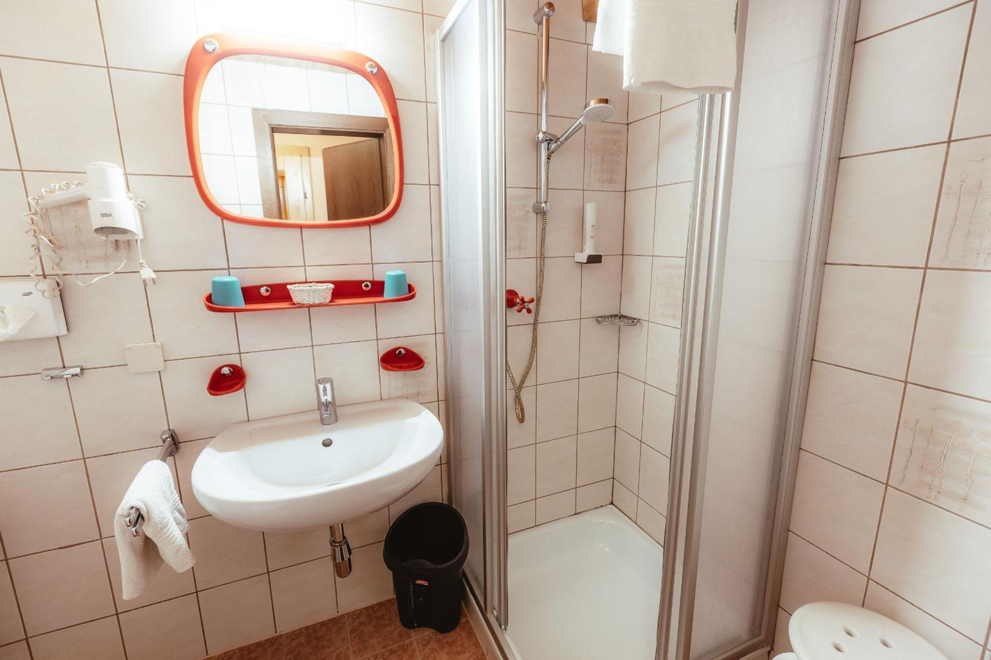 דורפגשטיין Hotel Gasthof Walcher מראה חיצוני תמונה