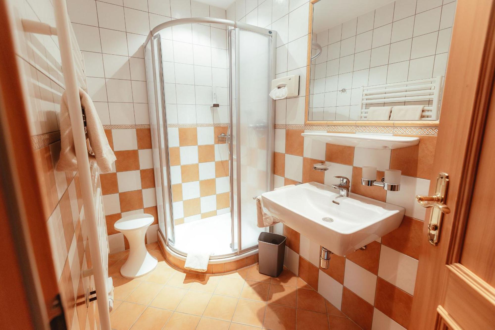 דורפגשטיין Hotel Gasthof Walcher מראה חיצוני תמונה
